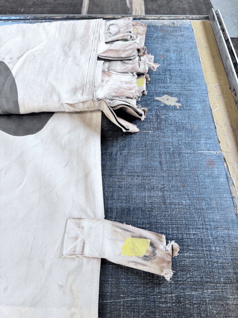 奉納のぼり（神社のぼり）のチチ布を交換する前の画像